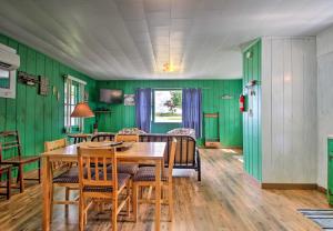 Lakefront Retreat with Boat Rentals, Beach and Bar