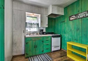 Lakefront Retreat with Boat Rentals, Beach and Bar