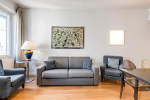 GuestHost - Piazza Santa Croce Design Apartment with Balcony