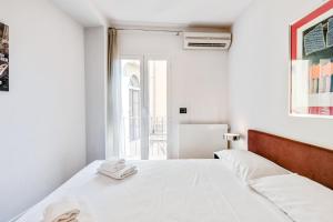 GuestHost - Piazza Santa Croce Design Apartment with Balcony