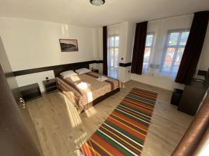 Апартхотел "Старият Град" в етнографски комплекс