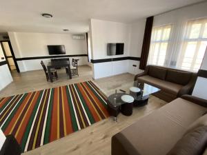 Апартхотел "Старият Град" в етнографски комплекс