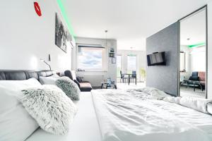 Top Oder Apartments- private parking