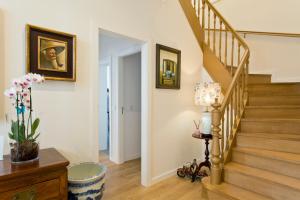 Luxurious Pink House and Parking