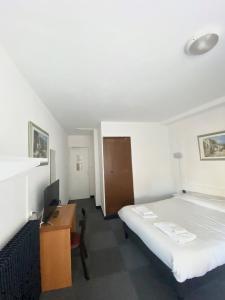 Hotels Hotel du Centre Luce Chartres : Chambre Double