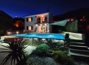 Villa with pool,tavern & superb view over Split - Mravince