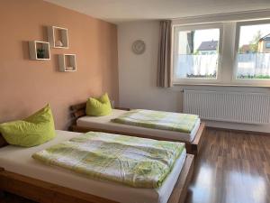 Monteurwohnung "Medium" mit 3 Schlafzimmern und Terrasse