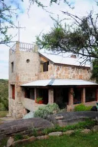 LA TOMA Complejo de Montaña - Cabañas y Habitaciones en Hosteria - Pampa de Achala