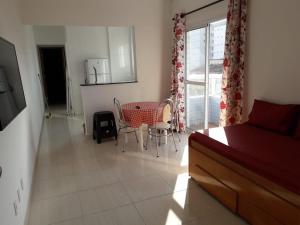 EXCELENTE APARTAMENTO NOVO - PRÓXIMO a PRAIA COM INTERNET !!