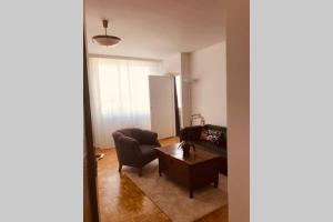 Mitten im Achten. Zentrale Wohnung in Wien