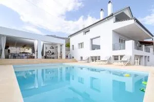 Luxurious Villa MALOMAR - 基内塔