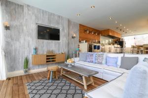 Luxurious Villa MALOMAR