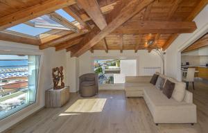 Attico panoramico fronte mare