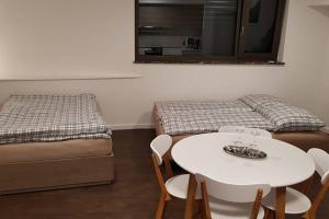 Suite with back garden