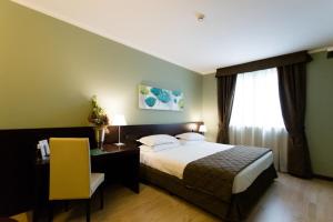 Large Twin Room room in Air Palace Hotel