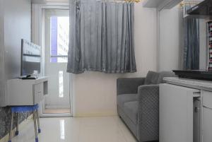 Comfortable 2BR Green Pramuka City Apartment By Travelio