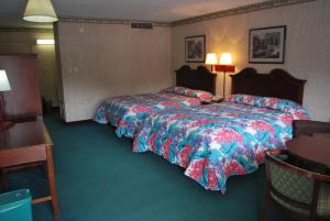 Deluxe Queen Room with Two Queen Beds - Non-Smoking room in Best Motel Lakeland