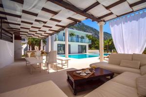 Villa Caribic with 72sqm private pool, whirlpool, sauna, outdoor lounge area