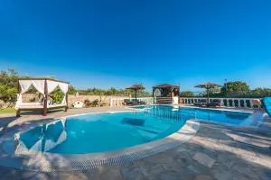 Villa Maxim with Private Pool & Tennis Court - Halikounas