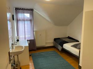 Single Room with Shared Shower and Toilet room in Hotel am Schloss