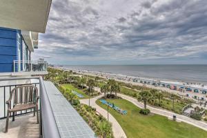 Cozy Condo with Pool Access, Walk to Beach and Eats! in Myrtle Beach