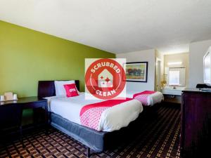 Double Room with Two Double Beds Smoking room in OYO Hotel Pensacola I-10 & Hwy 29