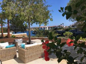 Splendide Villa les pieds dans leau dans la baie de Mahon