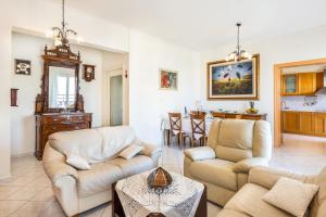 Central luxurious Apartment with sea view!