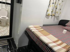 Davao Hostel Block D 24 HOUR RECEPTION 10TH FLOOR FLAT D8 CHUNGKING MANSION TSIM SHA TSUI KOWLOON