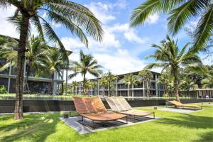 Luxury Oceanfront_pool access apartment