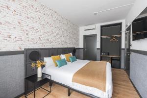 Double Room room in San Mamés by Pillow