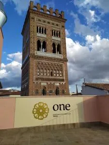 Apartamentos One - 阿尔巴拉辛