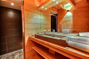 Chalets Chalet Prestige serrechevalierholidays 20 personnes : photos des chambres