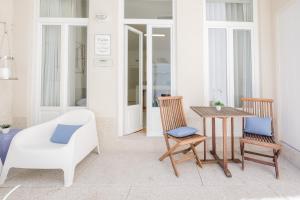 BOUTIQUE Rentals-Flores Terrace historical centre