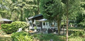 Nieuw vebouwd Vakantie Boshuisje Meibloempje