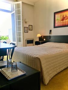 Hotels Hotel des Mimosas : photos des chambres