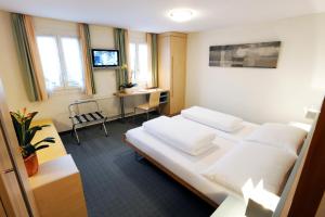 Triple Room room in Hotel Kreuz