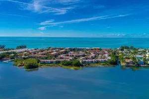 Anna Maria Island Runaway Tropical Escape - Prices Key