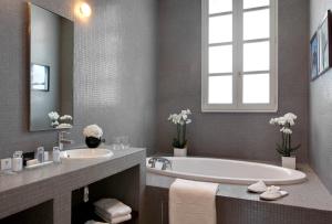 Hotels Chateau Cordeillan-Bages : Suite Familiale
