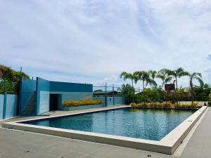 Condo w Balcony Near Mactan International Airport