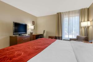 King Room - Accessible/Non-Smoking room in Comfort Inn & Suites Macon West