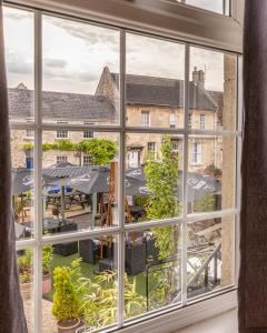 Rose and Crown Bath