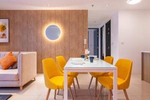 ❈ Tropicana 218 by ALV Suites ❈