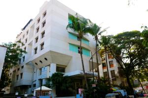 The Ambassador Hotel, Hotely - Puné
