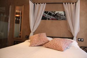 Hotels Hotel Restaurant Les Pins logis : photos des chambres