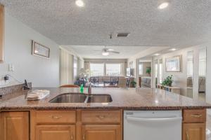 Beach View - Balcony - 3b 2b - Beach Place #305