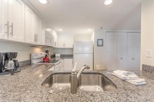 Beachfront Balcony Views - 2b 2b - The Shores #403