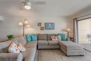 Johns Pass Updated 2B2B - Beach Place #102