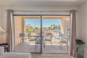 Johns Pass Updated 2B2B - Beach Place #102