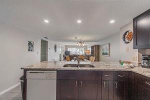 Corner Unit Johns Pass View- Beach Place #101